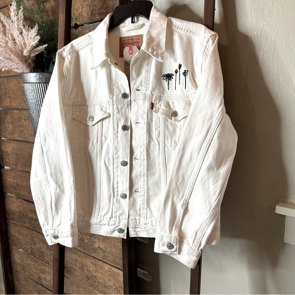 Levi’s Ex-boyfriend Trucker Jacket embroidered Off-White Small NWT